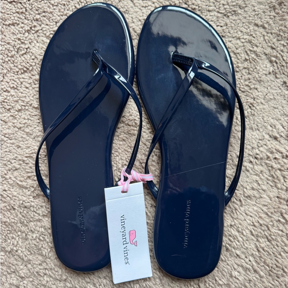 Vineyard Vines Women's Navy Patent Flip Flop Sandals with Pink Tag